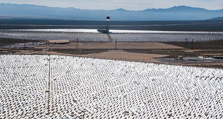 46240-tn A field of solar pannels