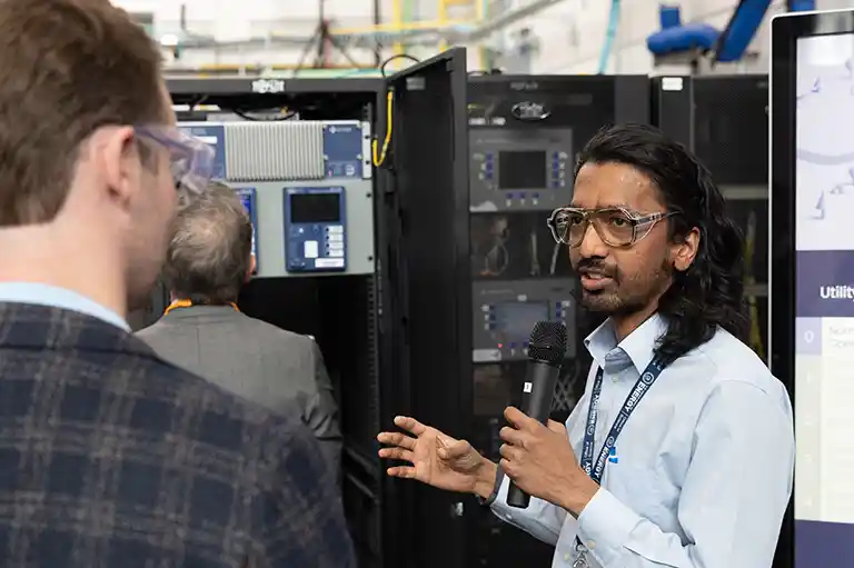 NLR researcher gives presentation on grids.