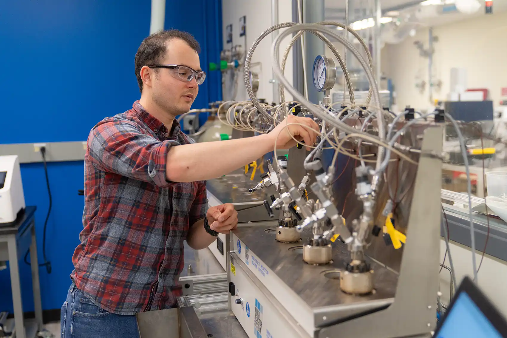 20251202-turning-plastic-waste-into-opportunity-ongoing-projects-demonstrate-broad-applications-of-chemical-oxidation-recycling-platform-93418 A scientist works with a reactor.