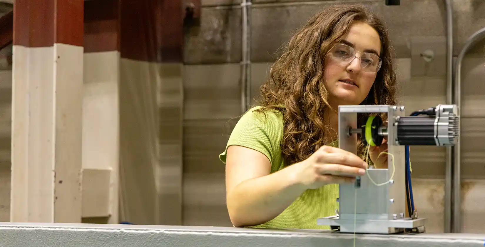 Nora performing hybrid testing of a floating marine turbine platform in the NLR Sea Wave Environmental Lab.